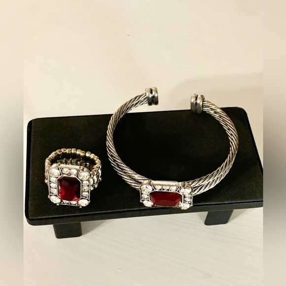 Beautiful ruby ring and bangle set. - Picture 2 of 3